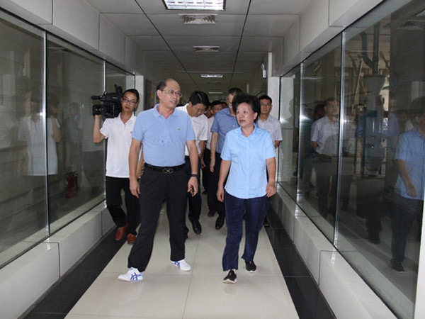 吉安市委常委、市委副書記肖玉蘭到新干公司督導(dǎo)調(diào)研稻米加工及糧食收儲(chǔ)工作