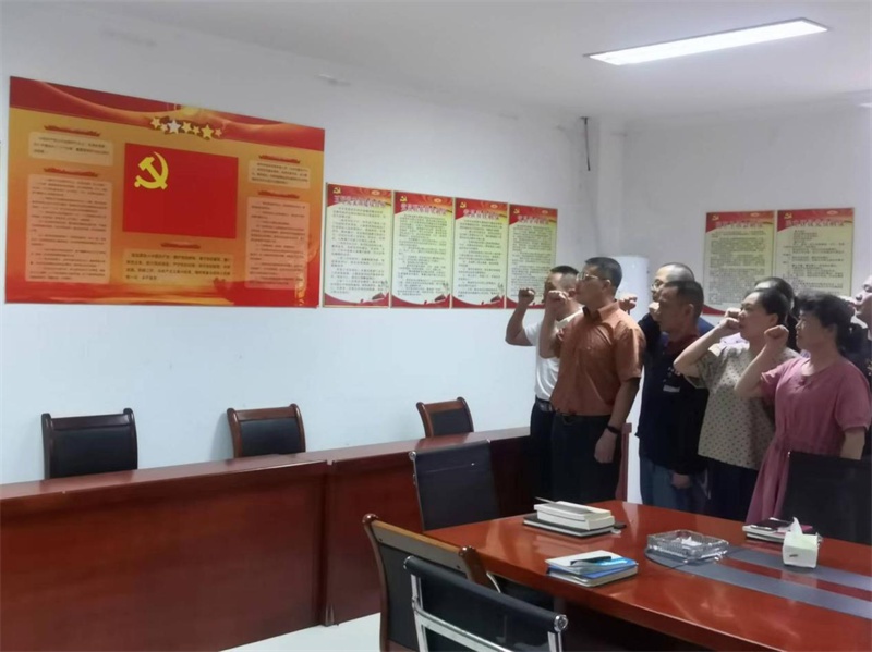 樟樹(shù)油廠黨支部開(kāi)展“重溫光輝歷程 傳承偉大精神”主題黨日活動(dòng)