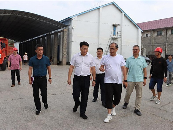 新干縣委副書(shū)記、縣長(zhǎng)涂樂(lè)到新干公司 調(diào)研指導(dǎo)夏糧收購(gòu)工作