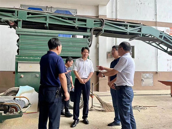 泰和縣委副書(shū)記郭道經(jīng)到泰和購(gòu)銷公司 調(diào)研指導(dǎo)早稻收購(gòu)工作