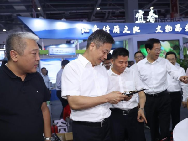 江西首屆消博會江糧集團展位人氣爆棚！ 原來是因為……