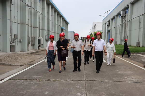 商務(wù)部農(nóng)業(yè)農(nóng)村部聯(lián)合調(diào)研組到江糧集團(tuán)新干公司調(diào)研