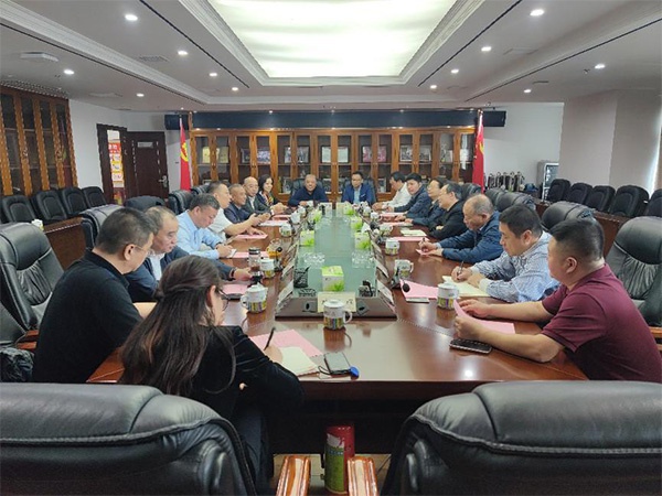 中糧協(xié)會(huì)長(zhǎng)欒日成一行到江糧集團(tuán)走訪調(diào)研